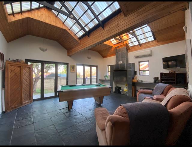 5 BEDROOM HOUSE FOR SALE IN JACKAROO PARK